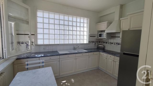 maison à vendre - 5 pièces - 120.0 m2 - SAINTES - 17 - POITOU-CHARENTES - Century 21 Agence De L'Europe
