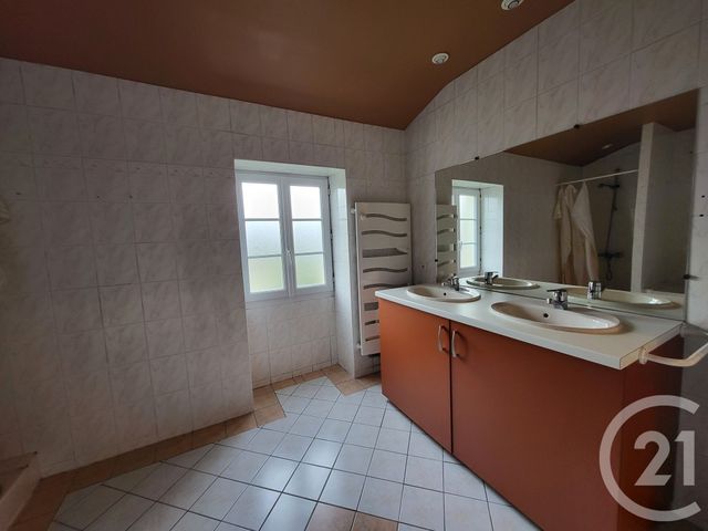 maison à vendre - 5 pièces - 144.0 m2 - ST CESAIRE - 17 - POITOU-CHARENTES - Century 21 Agence De L'Europe