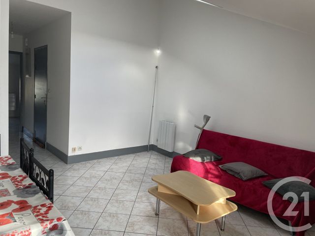 Appartement T2 à louer - 2 pièces - 47.0 m2 - SAINTES - 17 - POITOU-CHARENTES - Century 21 Agence De L'Europe