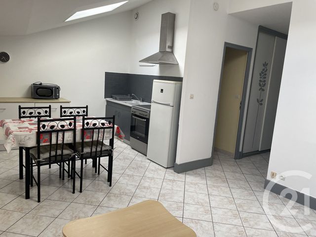 Appartement T2 à louer - 2 pièces - 47.0 m2 - SAINTES - 17 - POITOU-CHARENTES - Century 21 Agence De L'Europe