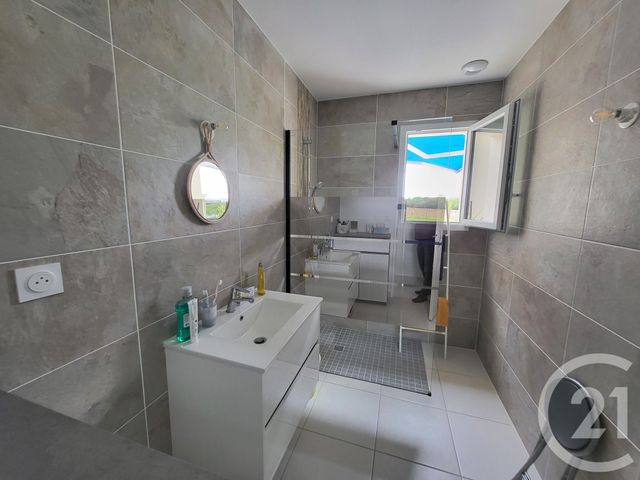 maison à vendre - 5 pièces - 99.0 m2 - SAINTES - 17 - POITOU-CHARENTES - Century 21 Agence De L'Europe