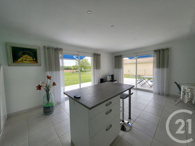 maison à vendre - 5 pièces - 99.0 m2 - SAINTES - 17 - POITOU-CHARENTES - Century 21 Agence De L'Europe