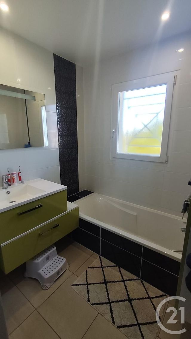 maison à vendre - 5 pièces - 144.0 m2 - SAINTES - 17 - POITOU-CHARENTES - Century 21 Agence De L'Europe