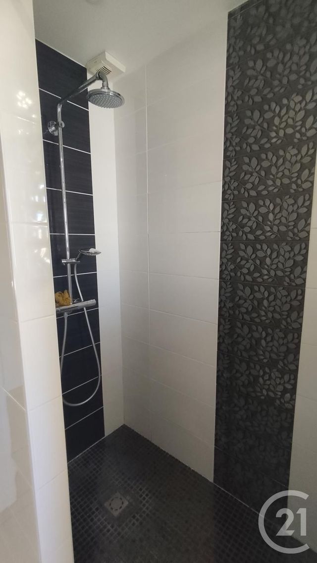 maison à vendre - 5 pièces - 144.0 m2 - SAINTES - 17 - POITOU-CHARENTES - Century 21 Agence De L'Europe