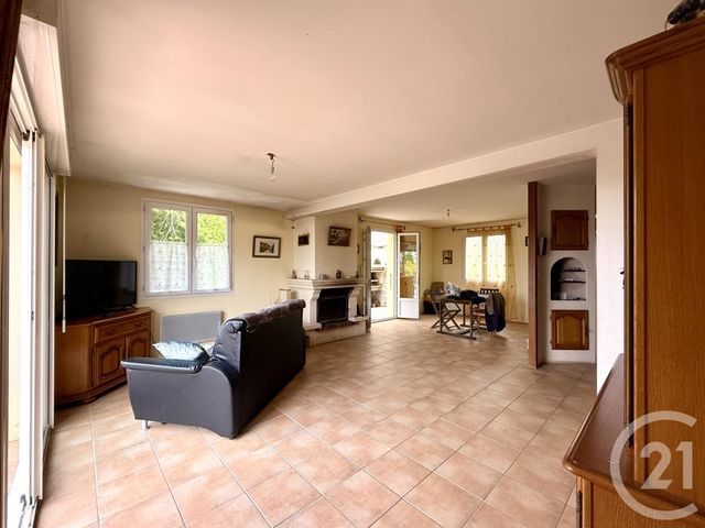 maison à vendre - 4 pièces - 111.3 m2 - SAINTES - 17 - POITOU-CHARENTES - Century 21 Agence De L'Europe