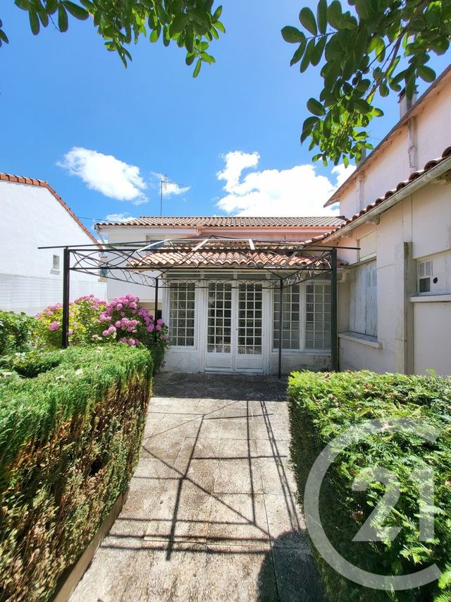 maison à vendre - 3 pièces - 109.0 m2 - SAINTES - 17 - POITOU-CHARENTES - Century 21 Agence De L'Europe