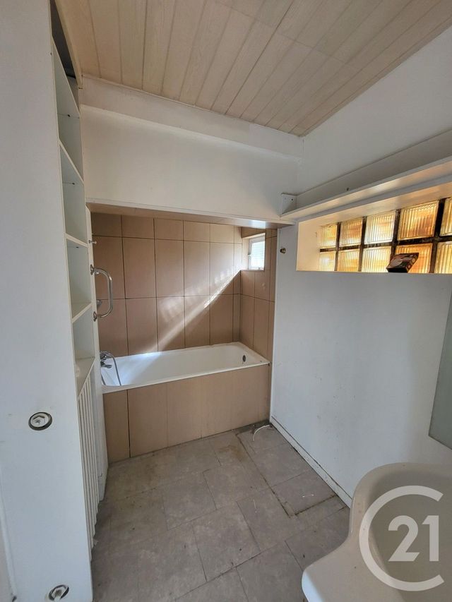 maison à vendre - 3 pièces - 109.0 m2 - SAINTES - 17 - POITOU-CHARENTES - Century 21 Agence De L'Europe