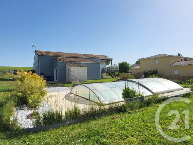 maison à vendre - 6 pièces - 151.0 m2 - BUSSAC SUR CHARENTE - 17 - POITOU-CHARENTES - Century 21 Agence De L'Europe