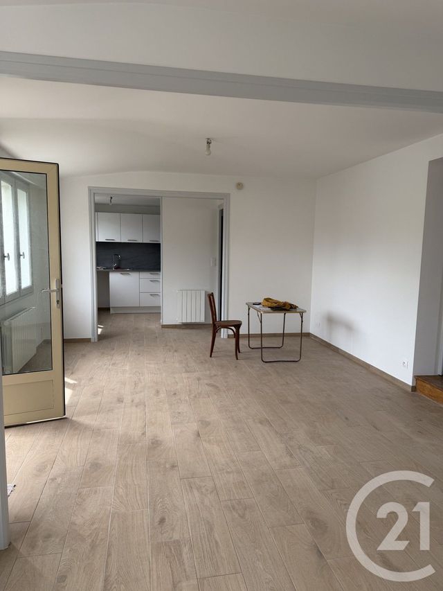 Appartement F3 à louer - 3 pièces - 78.4 m2 - SAINTES - 17 - POITOU-CHARENTES - Century 21 Agence De L'Europe