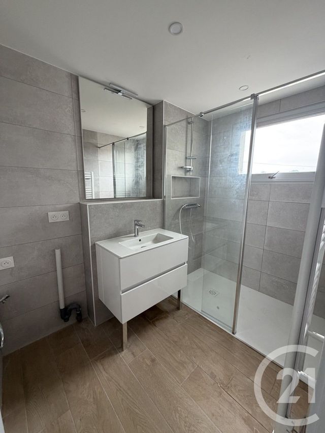 Appartement F3 à louer - 3 pièces - 78.4 m2 - SAINTES - 17 - POITOU-CHARENTES - Century 21 Agence De L'Europe