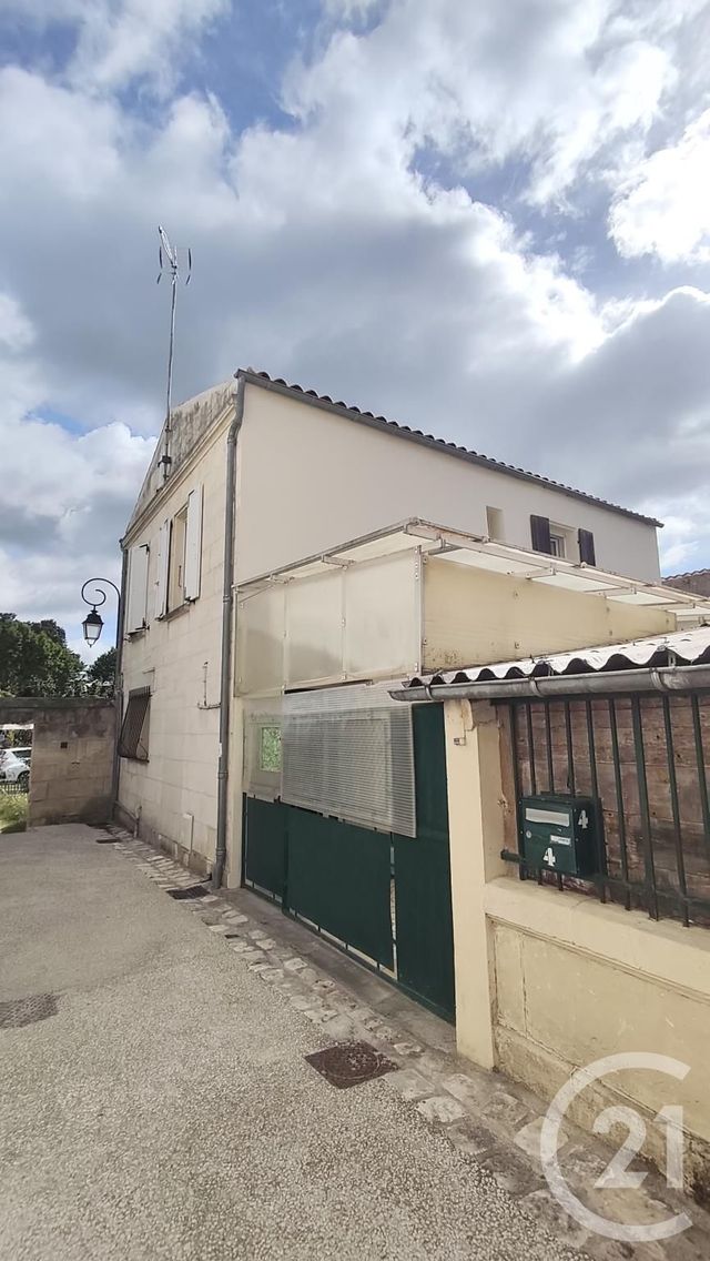 maison à vendre - 4 pièces - 77.0 m2 - SAINTES - 17 - POITOU-CHARENTES - Century 21 Agence De L'Europe