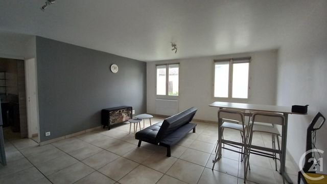 Appartement F2 à louer - 2 pièces - 43.06 m2 - SAINTES - 17 - POITOU-CHARENTES - Century 21 Agence De L'Europe
