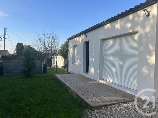maison à louer - 3 pièces - 75.0 m2 - SAINTES - 17 - POITOU-CHARENTES - Century 21 Agence De L'Europe