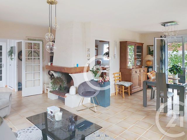 maison à vendre - 6 pièces - 159.0 m2 - SAINTES - 17 - POITOU-CHARENTES - Century 21 Agence De L'Europe