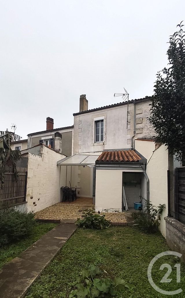maison à vendre - 4 pièces - 81.18 m2 - SAINTES - 17 - POITOU-CHARENTES - Century 21 Agence De L'Europe