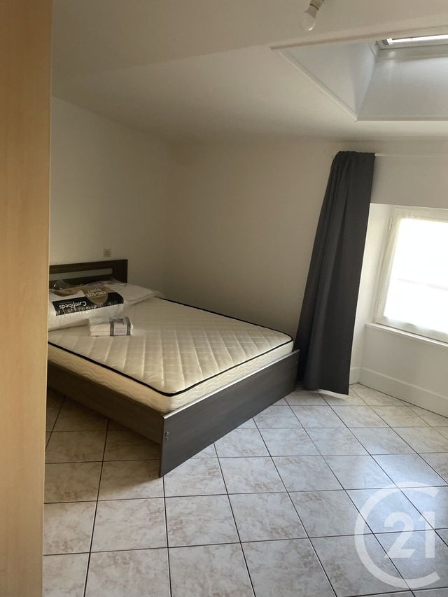 Appartement T2 à louer - 2 pièces - 47.0 m2 - SAINTES - 17 - POITOU-CHARENTES - Century 21 Agence De L'Europe