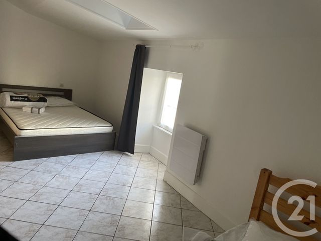 Appartement T2 à louer - 2 pièces - 47.0 m2 - SAINTES - 17 - POITOU-CHARENTES - Century 21 Agence De L'Europe