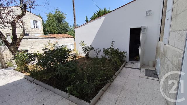 maison à vendre - 4 pièces - 59.2 m2 - SAINTES - 17 - POITOU-CHARENTES - Century 21 Agence De L'Europe