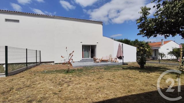 maison à vendre - 4 pièces - 59.2 m2 - SAINTES - 17 - POITOU-CHARENTES - Century 21 Agence De L'Europe
