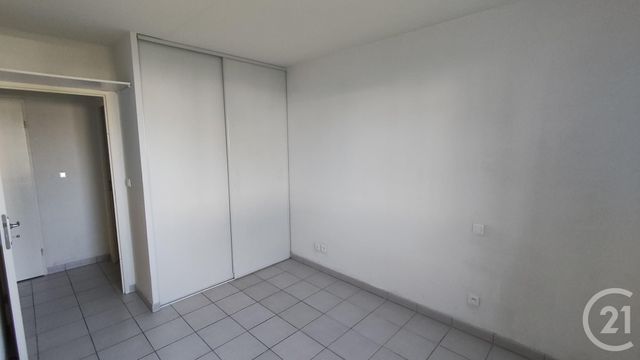 Appartement F3 à louer - 3 pièces - 58.31 m2 - SAINTES - 17 - POITOU-CHARENTES - Century 21 Agence De L'Europe