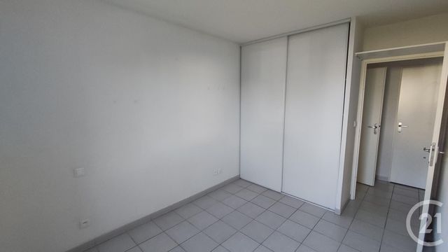 Appartement F3 à louer - 3 pièces - 58.31 m2 - SAINTES - 17 - POITOU-CHARENTES - Century 21 Agence De L'Europe