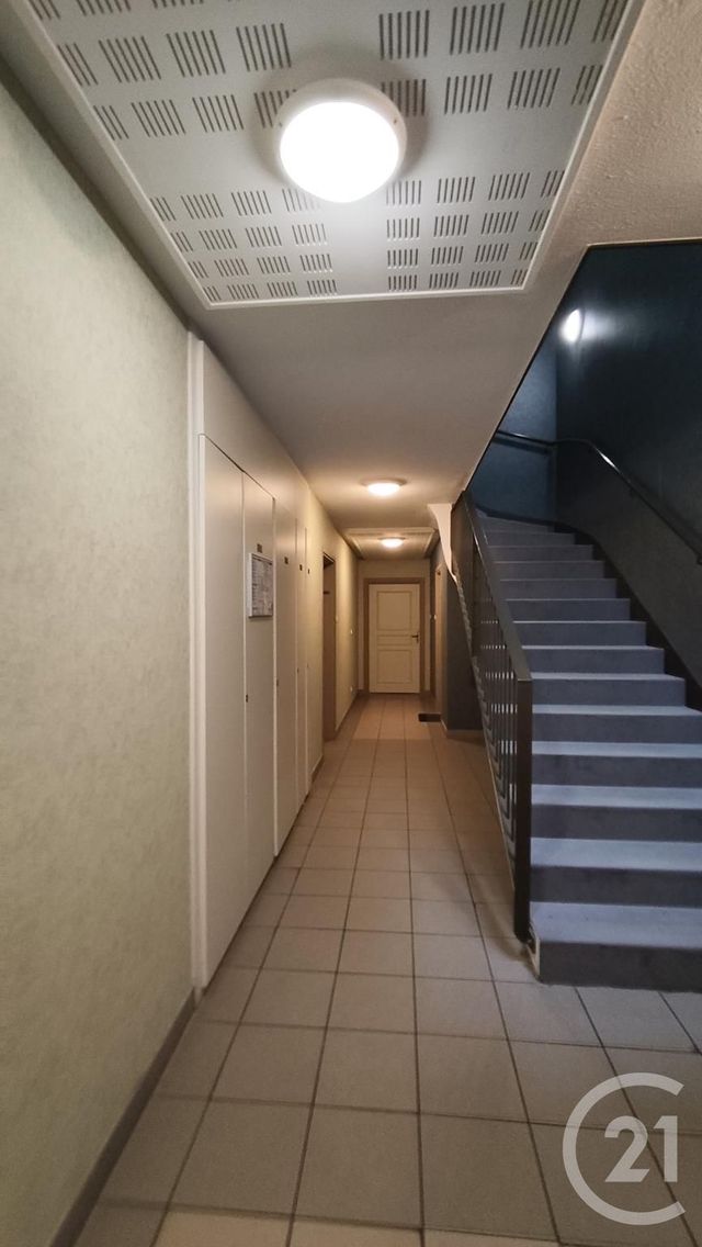 Appartement F3 à louer - 3 pièces - 58.31 m2 - SAINTES - 17 - POITOU-CHARENTES - Century 21 Agence De L'Europe