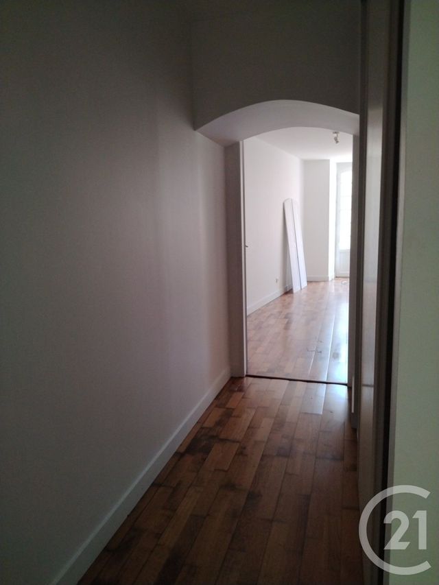 Appartement à louer - 3 pièces - 73.0 m2 - SAINTES - 17 - POITOU-CHARENTES - Century 21 Agence De L'Europe