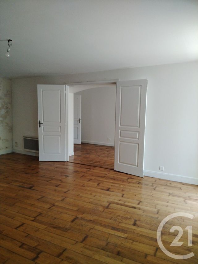 Appartement à louer - 3 pièces - 73.0 m2 - SAINTES - 17 - POITOU-CHARENTES - Century 21 Agence De L'Europe