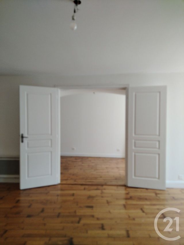 Appartement à louer - 3 pièces - 73.0 m2 - SAINTES - 17 - POITOU-CHARENTES - Century 21 Agence De L'Europe