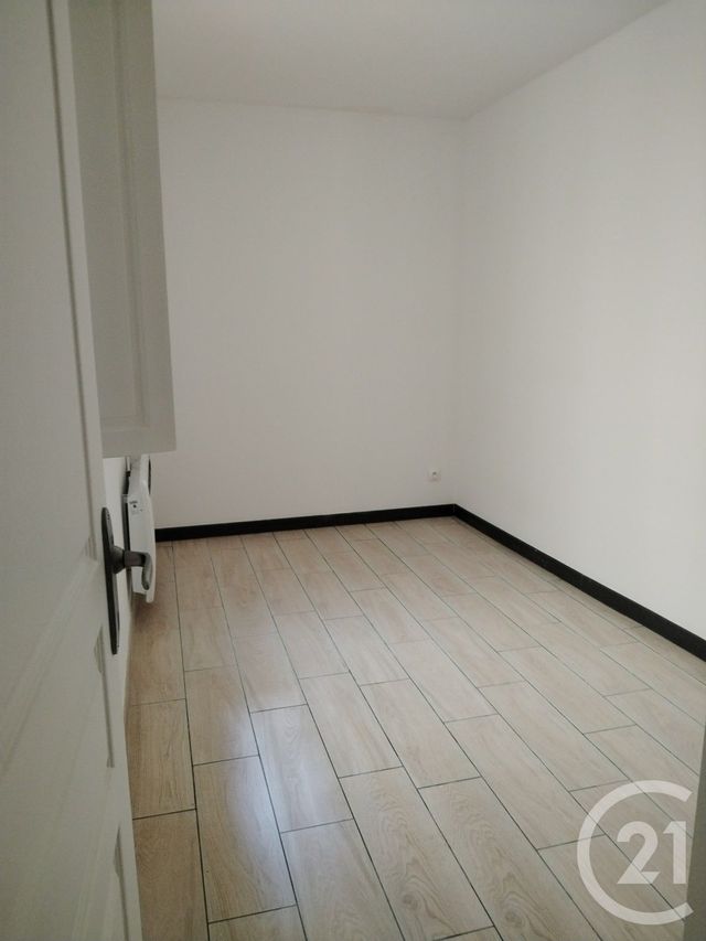 Appartement à louer - 3 pièces - 73.0 m2 - SAINTES - 17 - POITOU-CHARENTES - Century 21 Agence De L'Europe