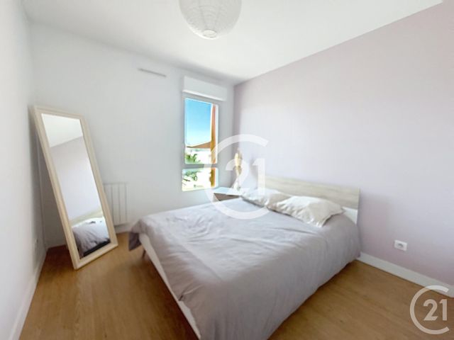 Appartement F2 à louer - 2 pièces - 54.0 m2 - SAINTES - 17 - POITOU-CHARENTES - Century 21 Agence De L'Europe