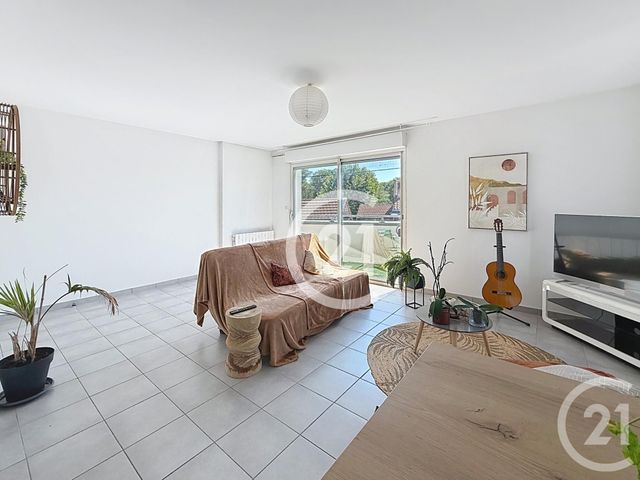 Appartement F2 à louer - 2 pièces - 54.0 m2 - SAINTES - 17 - POITOU-CHARENTES - Century 21 Agence De L'Europe