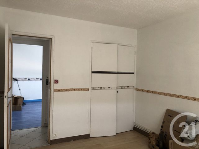 Appartement F4 à vendre - 4 pièces - 85.7 m2 - SAINTES - 17 - POITOU-CHARENTES - Century 21 Agence De L'Europe