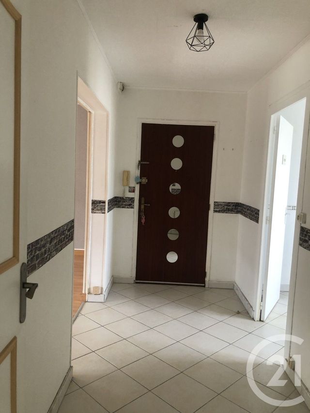 Appartement F4 à vendre - 4 pièces - 85.7 m2 - SAINTES - 17 - POITOU-CHARENTES - Century 21 Agence De L'Europe