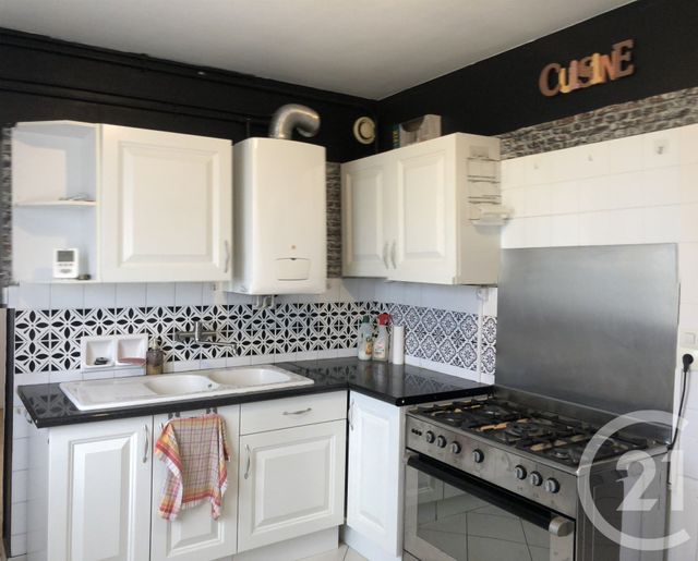 Appartement F4 à vendre - 4 pièces - 85.7 m2 - SAINTES - 17 - POITOU-CHARENTES - Century 21 Agence De L'Europe