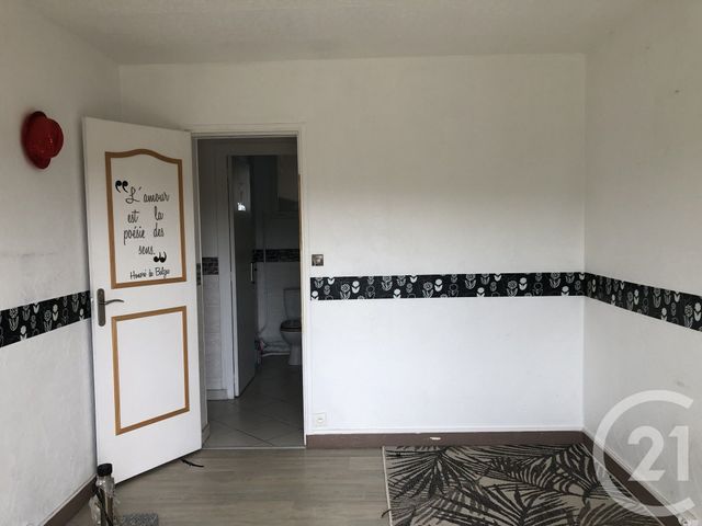 Appartement F4 à vendre - 4 pièces - 85.7 m2 - SAINTES - 17 - POITOU-CHARENTES - Century 21 Agence De L'Europe