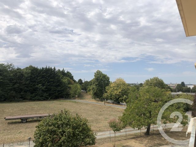 Appartement F4 à vendre - 4 pièces - 85.7 m2 - SAINTES - 17 - POITOU-CHARENTES - Century 21 Agence De L'Europe