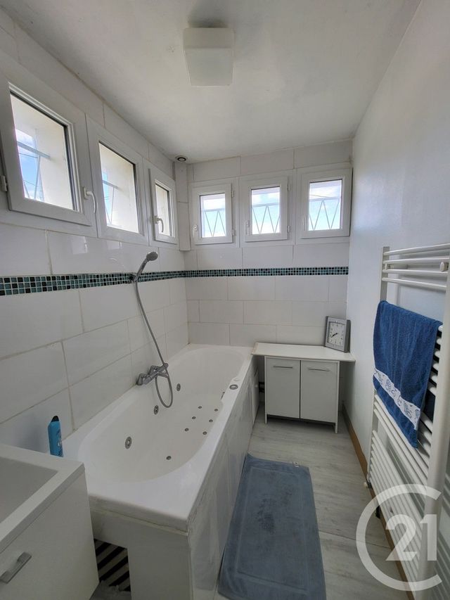 maison à vendre - 5 pièces - 100.6 m2 - SAINTES - 17 - POITOU-CHARENTES - Century 21 Agence De L'Europe