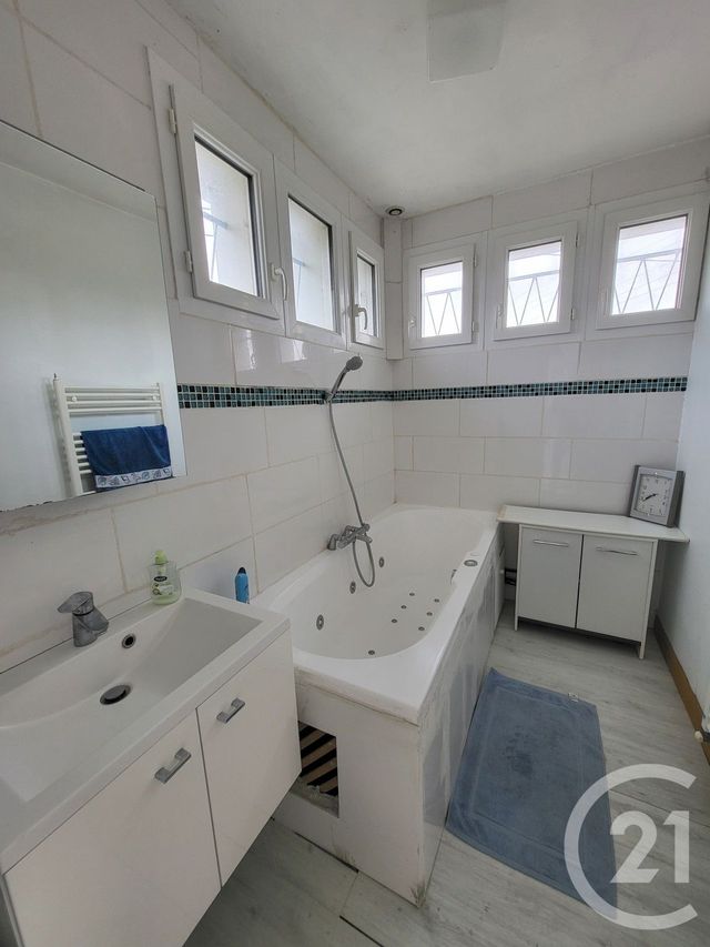 maison à vendre - 5 pièces - 100.6 m2 - SAINTES - 17 - POITOU-CHARENTES - Century 21 Agence De L'Europe