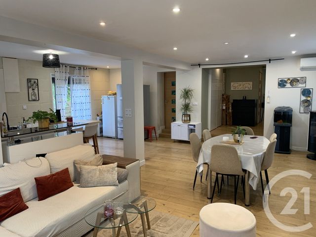 maison à vendre - 5 pièces - 146.6 m2 - SAINTES - 17 - POITOU-CHARENTES - Century 21 Agence De L'Europe