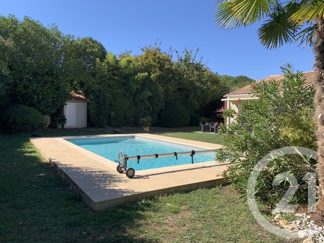 maison à vendre - 5 pièces - 125.0 m2 - SAINTES - 17 - POITOU-CHARENTES - Century 21 Agence De L'Europe